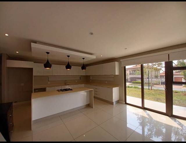 4 BEDROOM TOWNHOUSE FOR SALE IN IZINGA